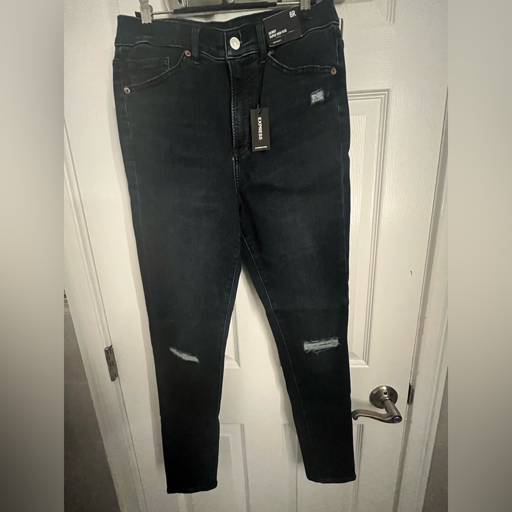 NWT Express Women’s Super High Waisted Dark Wash Ripped Supersoft Skinny Jeans 6 - Picture 2 of 7